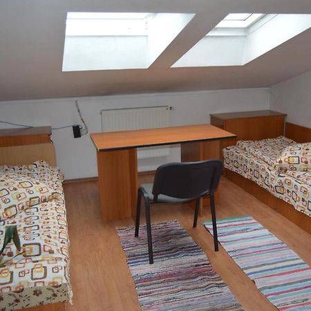Kollege Hostel Kluż-Napoka Zewnętrze zdjęcie