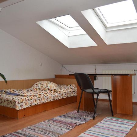 Kollege Hostel Kluż-Napoka Zewnętrze zdjęcie