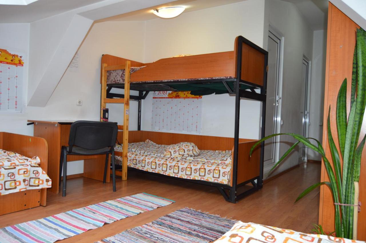 Kollege Hostel Kluż-Napoka Zewnętrze zdjęcie