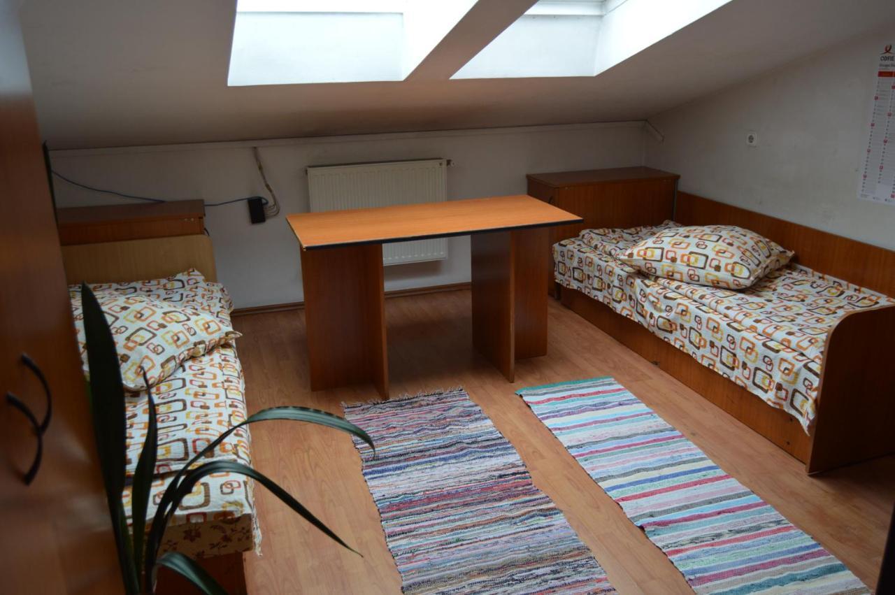Kollege Hostel Kluż-Napoka Zewnętrze zdjęcie