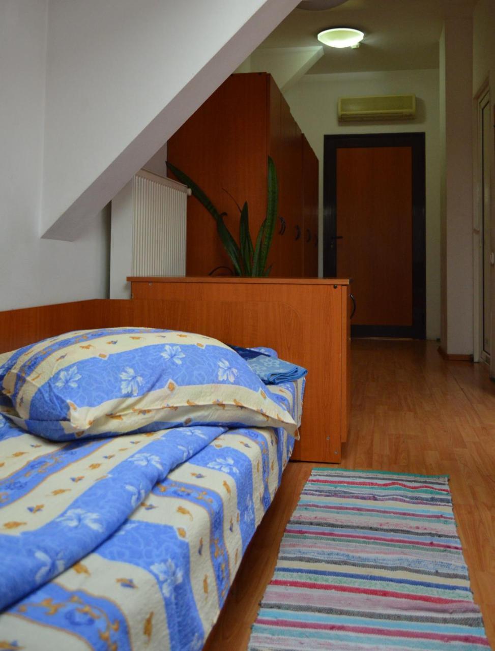 Kollege Hostel Kluż-Napoka Zewnętrze zdjęcie